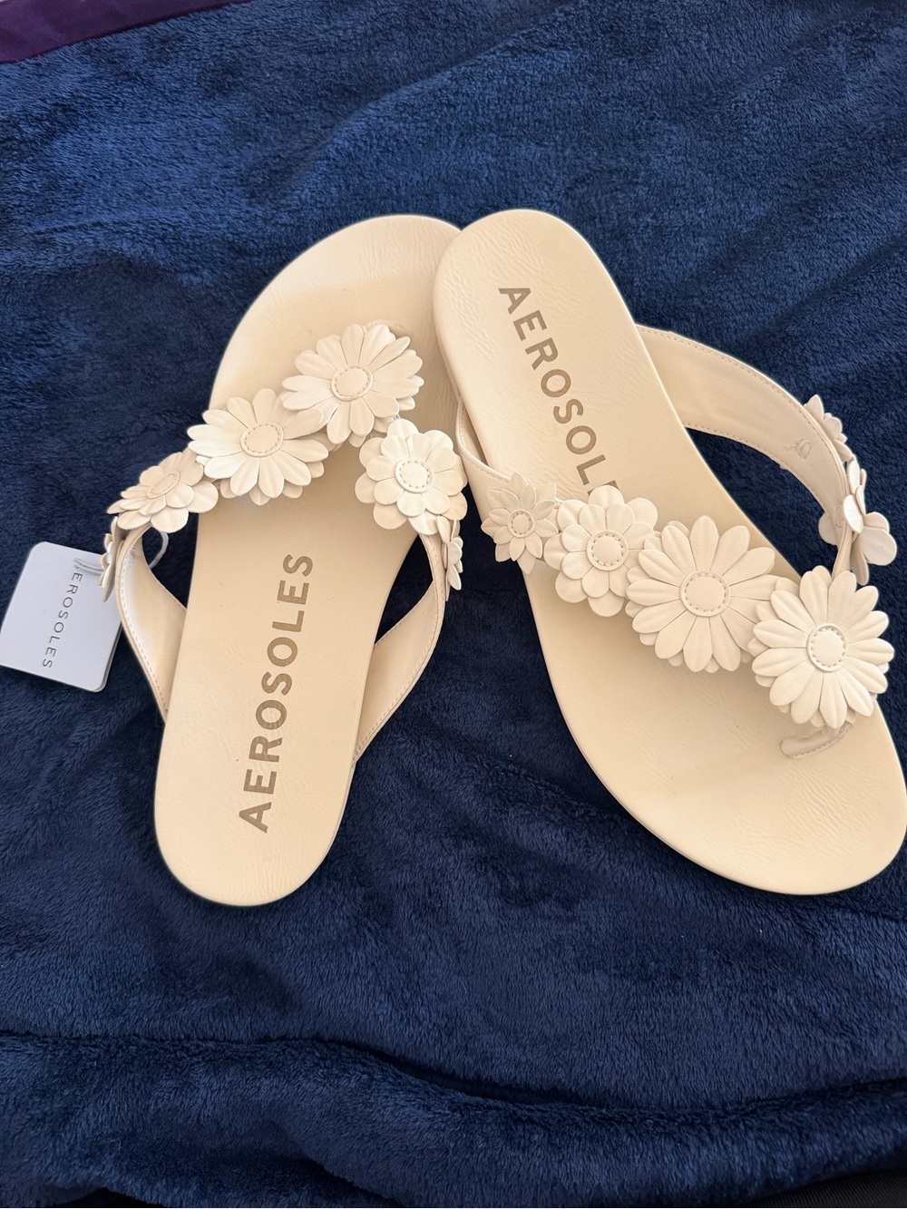AEROSOLES Cream Floral Applique Toe-Post Sandals